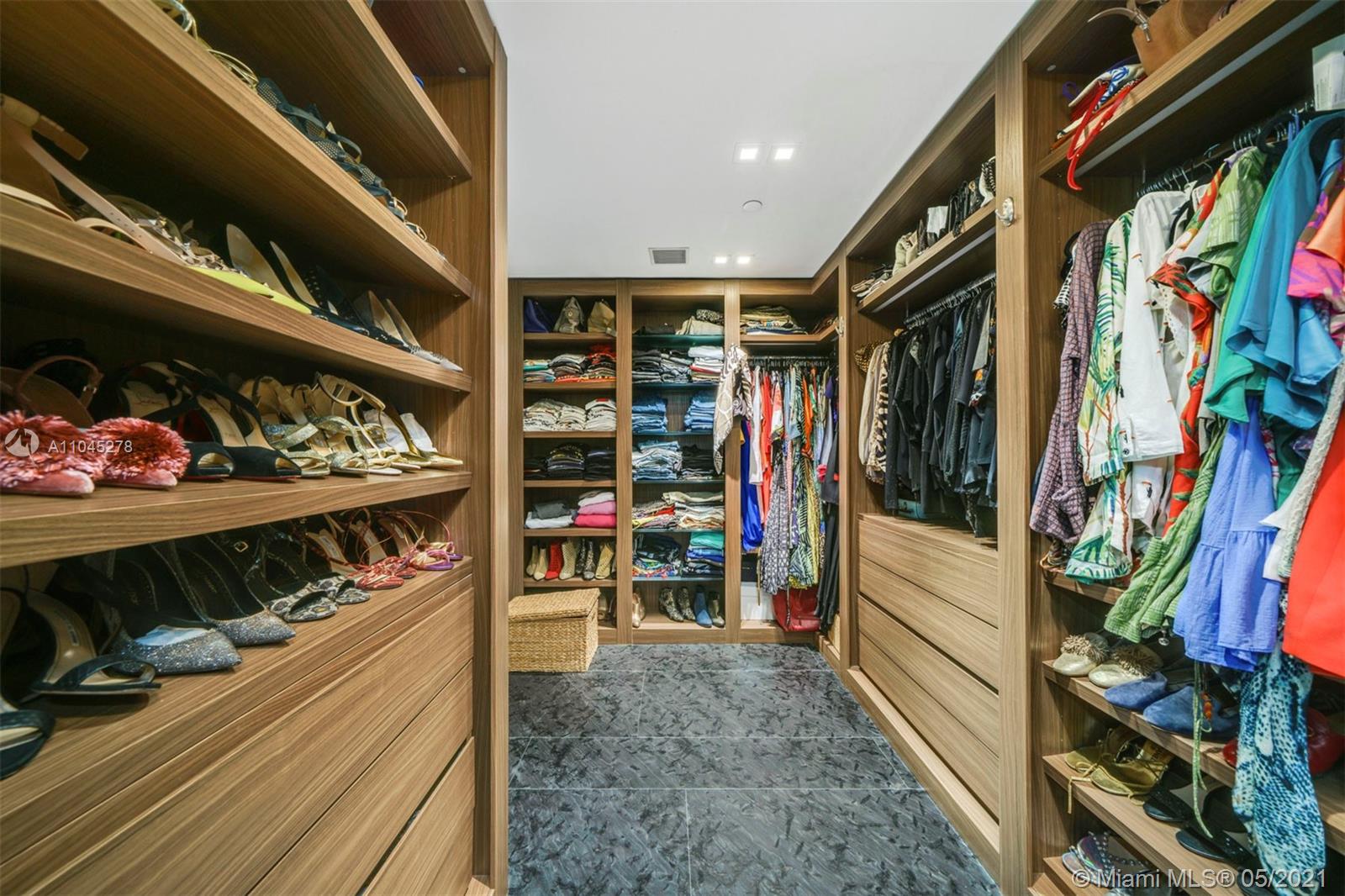 RESIDENCES AT VIZCAYA CON - Residential