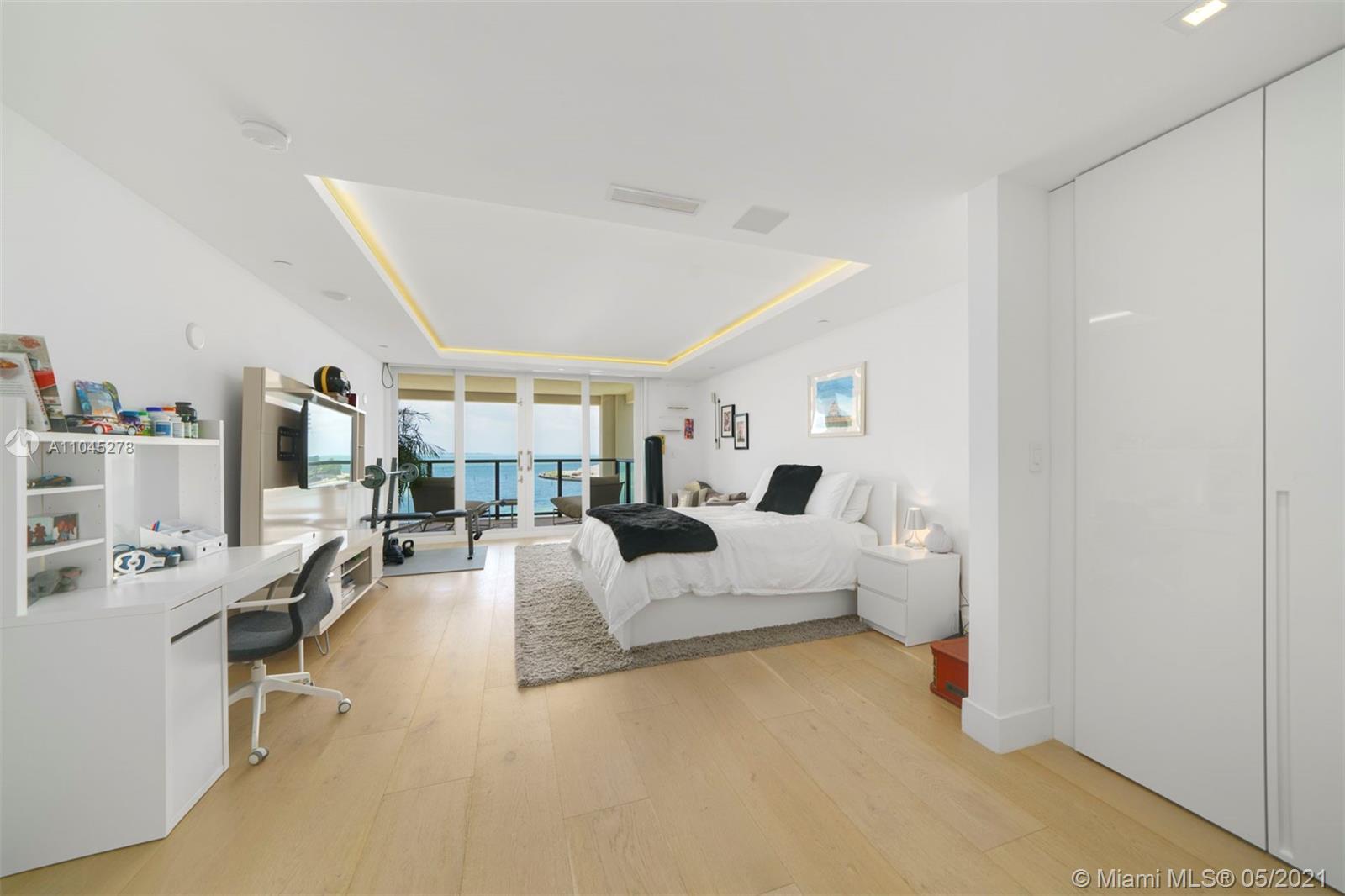 RESIDENCES AT VIZCAYA CON - Residential