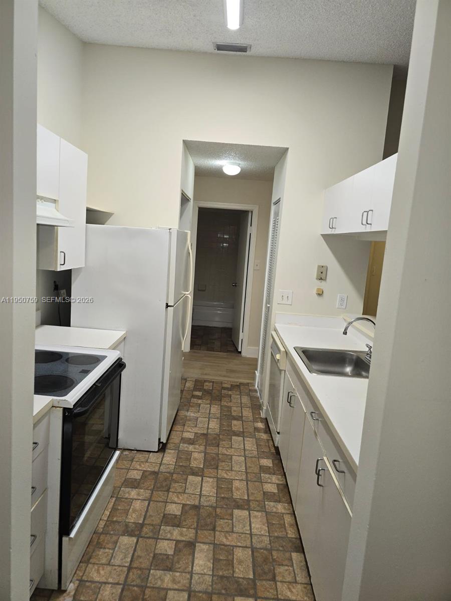 ROYAL PALM PLACE - Residential