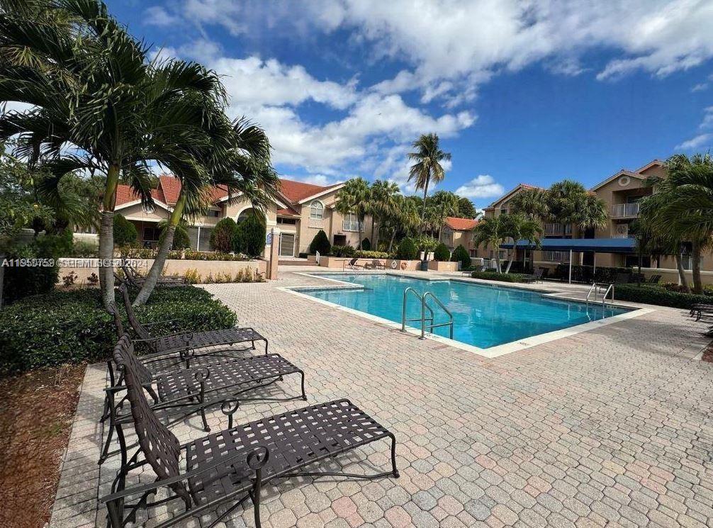 ROYAL PALM PLACE - Residential