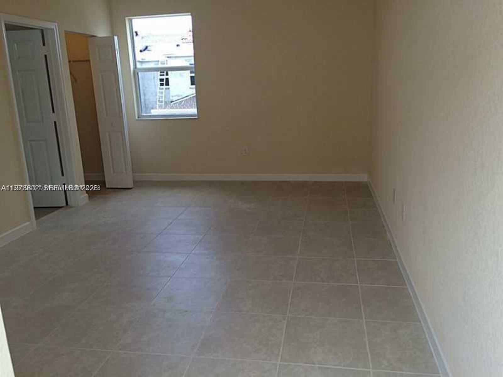 KENDALL COMMONS TOWNHOMES - Residential Lease