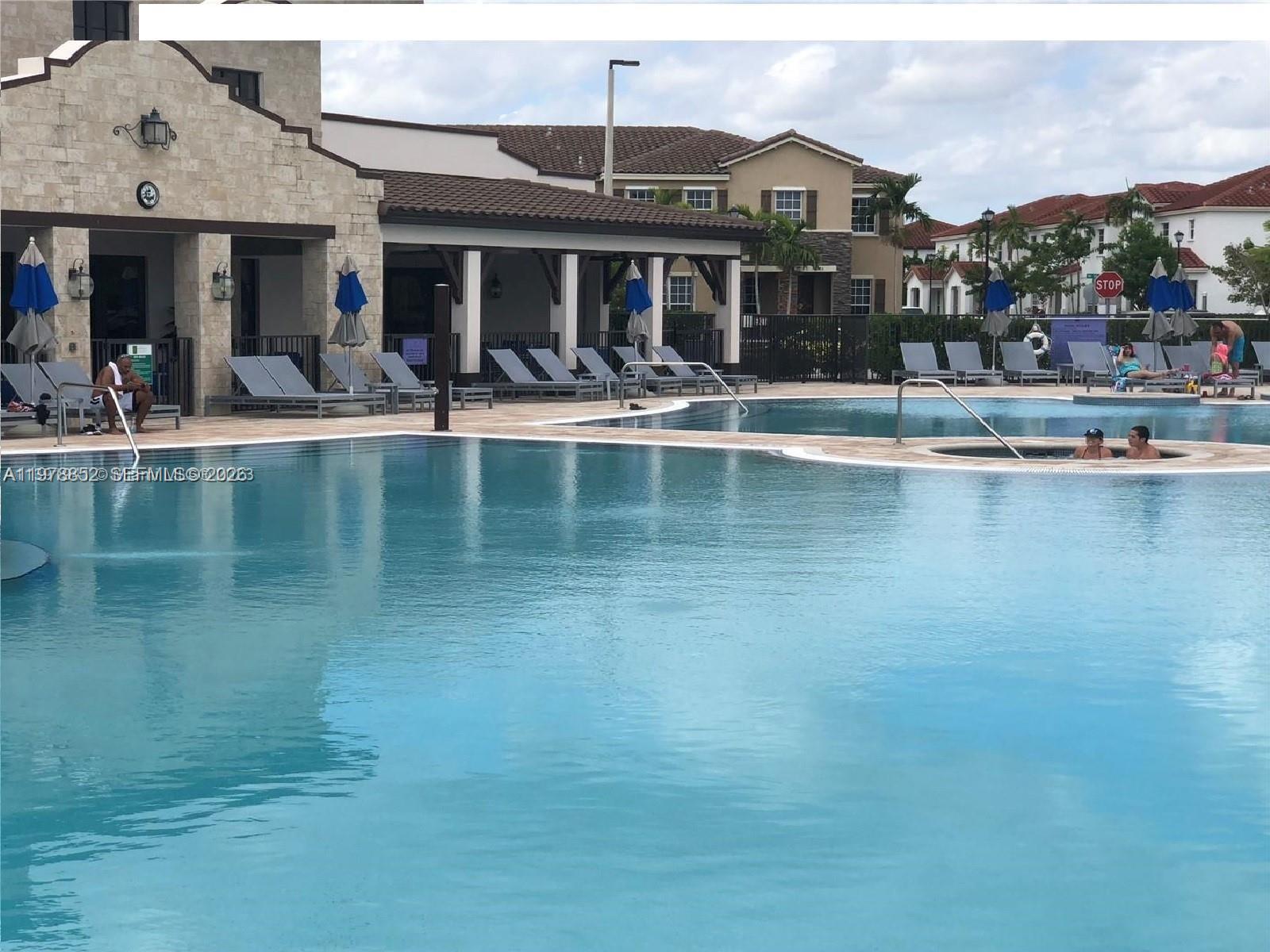 KENDALL COMMONS TOWNHOMES - Residential Lease