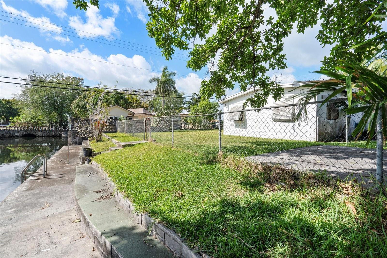 WESTWOOD LAKE 4TH ADDN - Residential