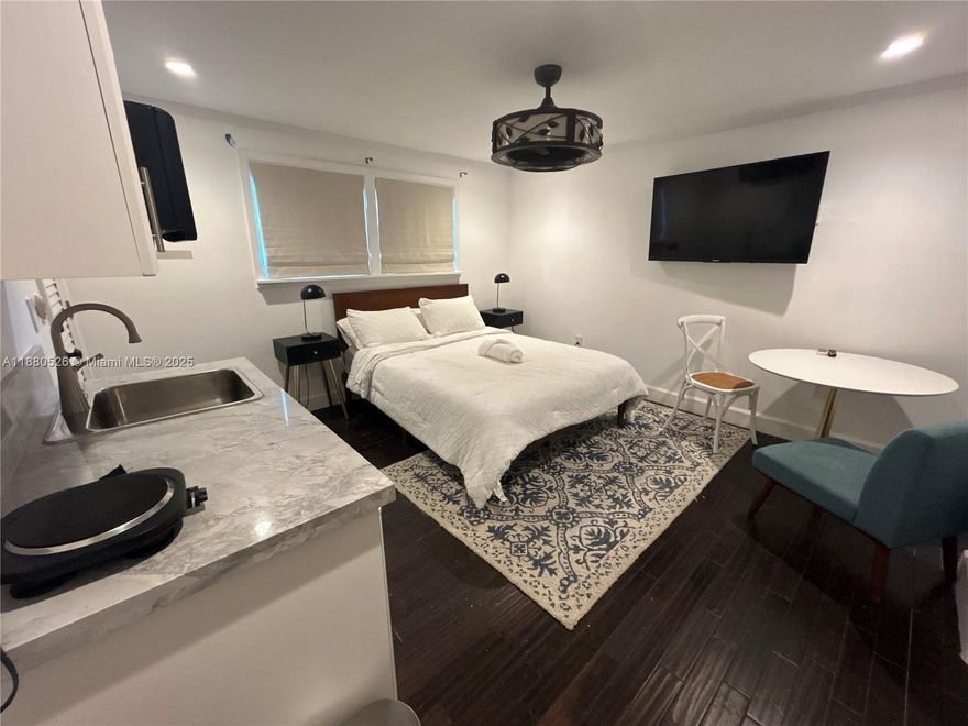 Studio in South Miami area. Utilities, internet are INCLUDED. Furniture included, with kitchen stove, fridge, bed, table. Big closet for all your needs. 5 minutes away from the University of Miami.

Move in cost: First month, last month, security deposit $1450