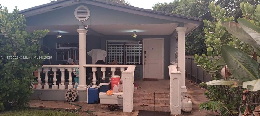 This home 4 bedroom / 2 bathroom. Legal duplex with 2/1 each side. Buena Vista-Design District neighborhood. Located outside a flood zone and walkable to Midtown and the heart of Design District.