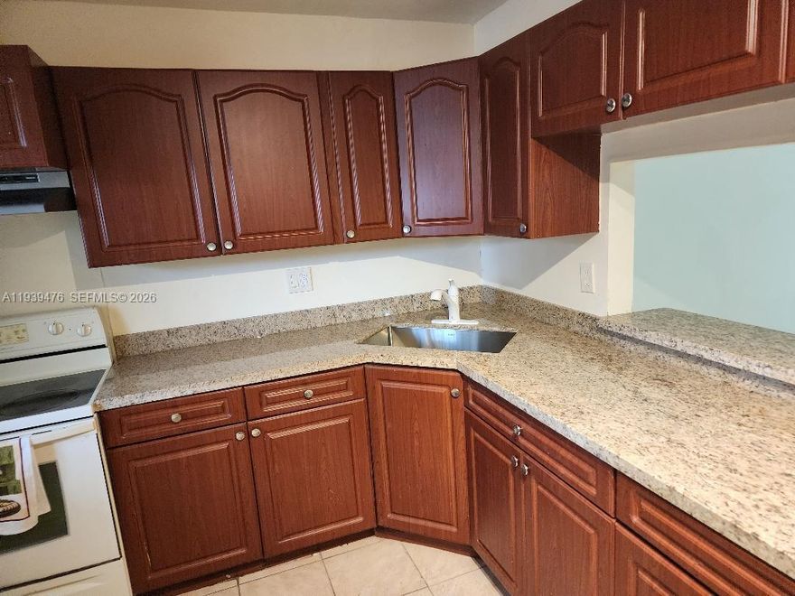 A very nice large 2/2 with screen porch. quick approval but no pet.