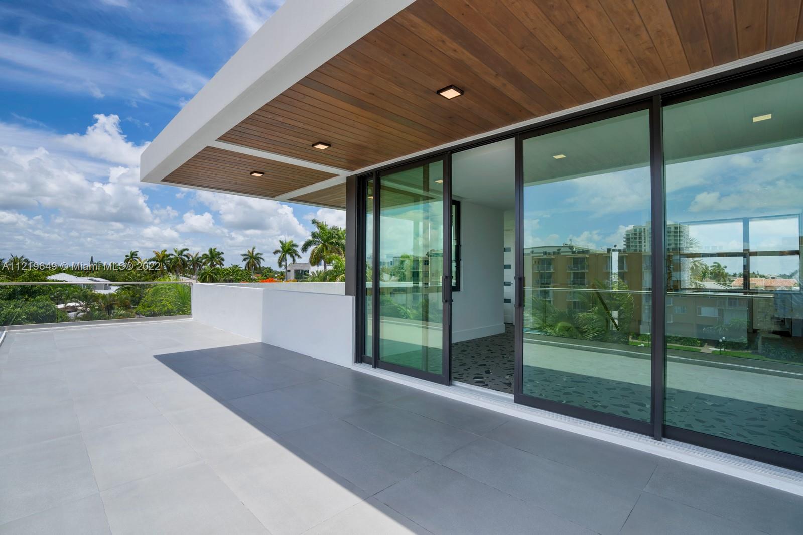 LAUDERDALE HARBORS SEC A - Residential