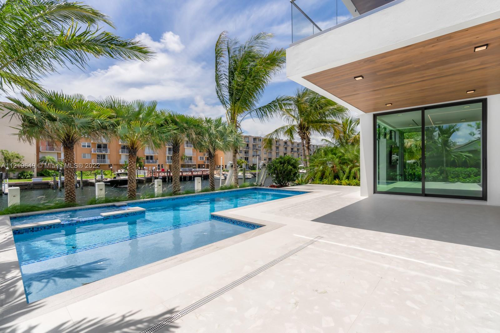 LAUDERDALE HARBORS SEC A - Residential