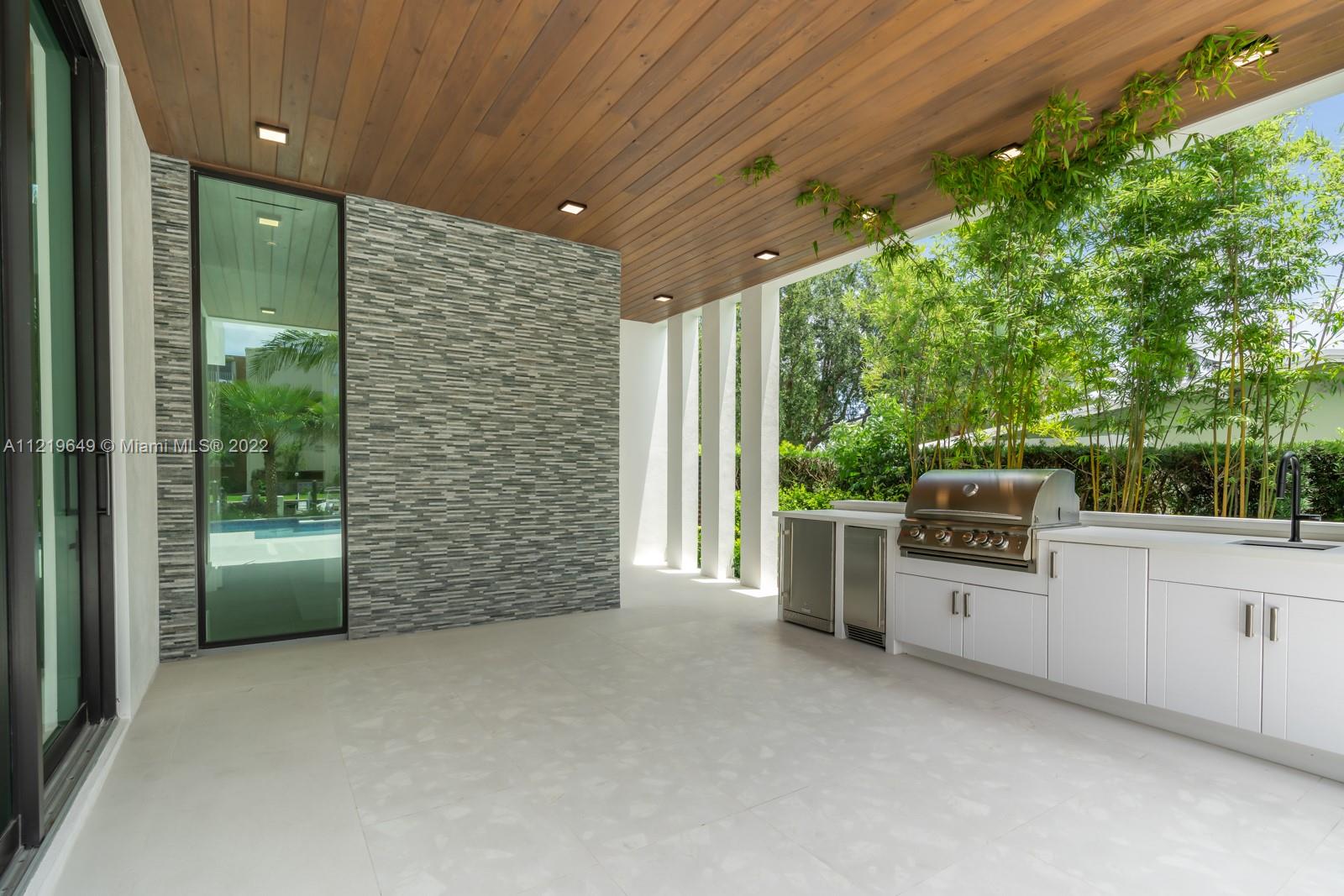 LAUDERDALE HARBORS SEC A - Residential