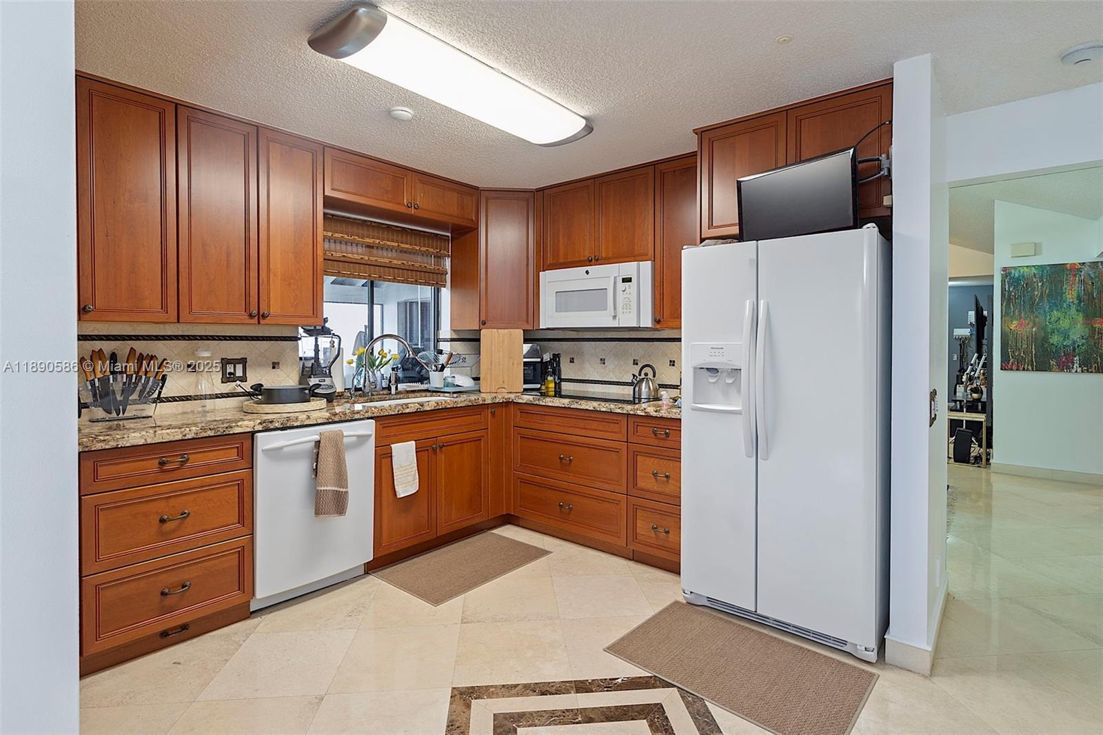 COUNTRY ISLES - Residential Lease