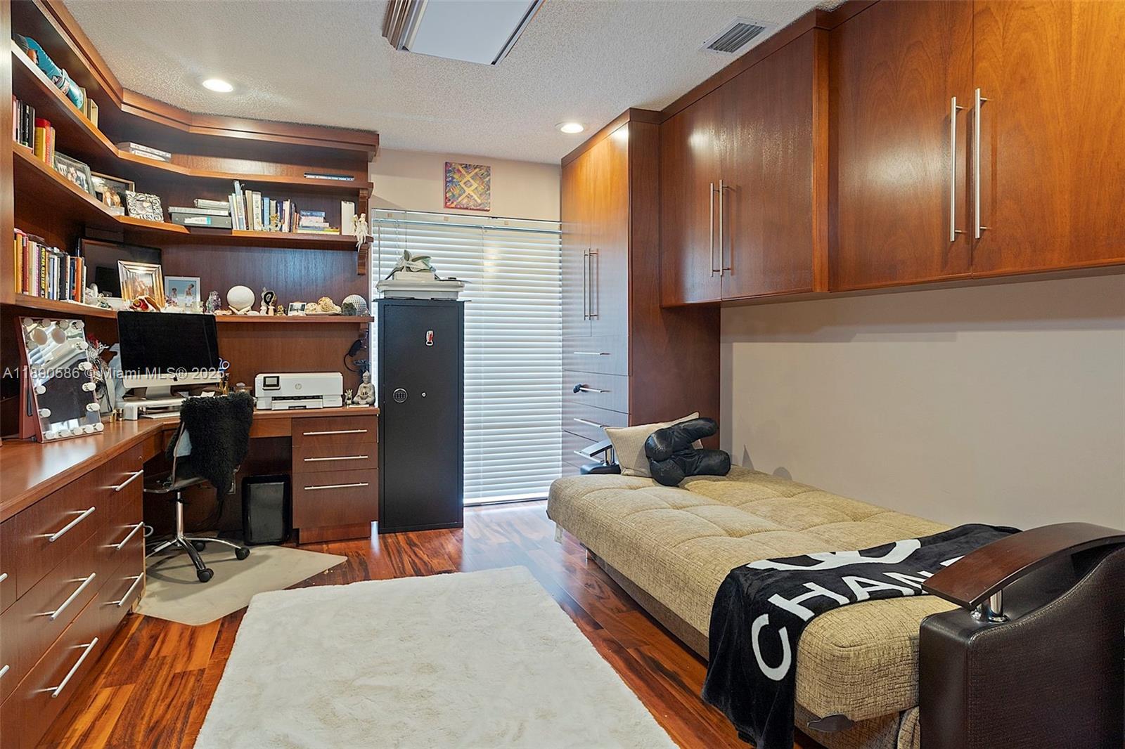 COUNTRY ISLES - Residential Lease