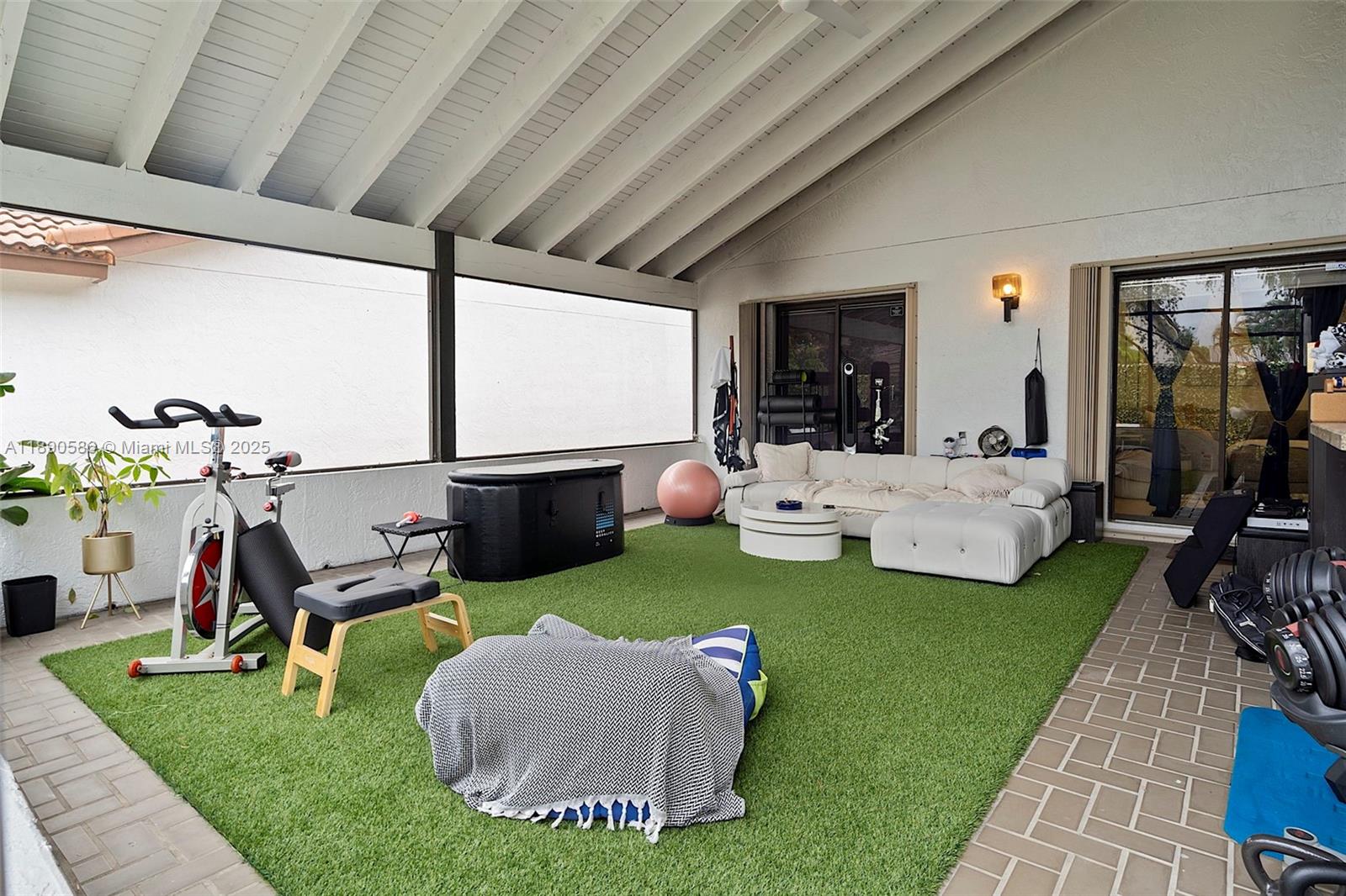 COUNTRY ISLES - Residential Lease