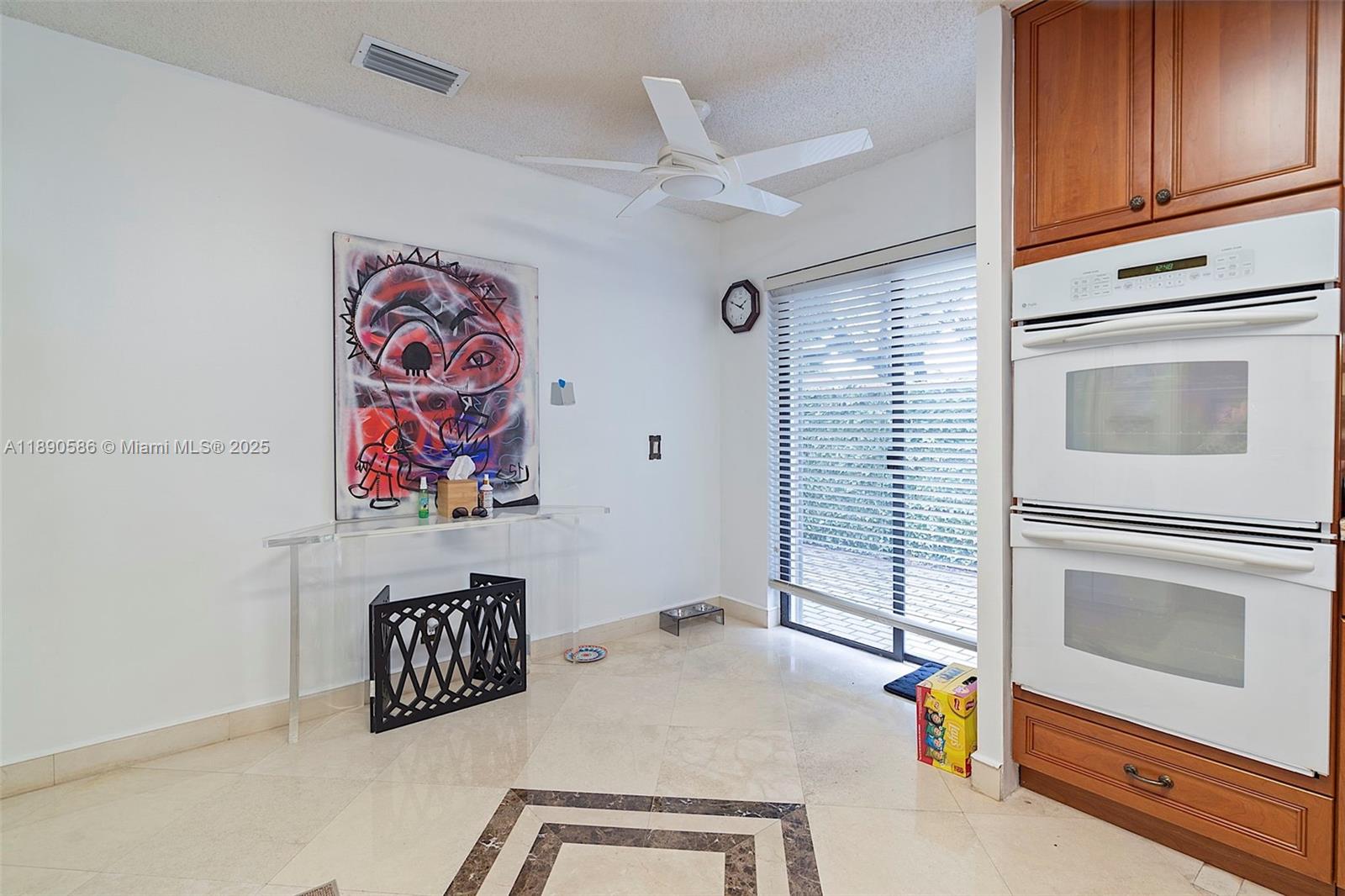 COUNTRY ISLES - Residential Lease