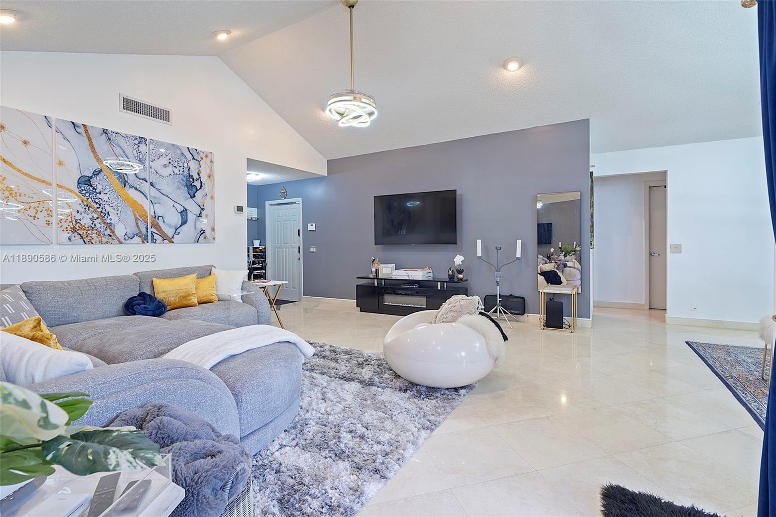 COUNTRY ISLES - Residential Lease