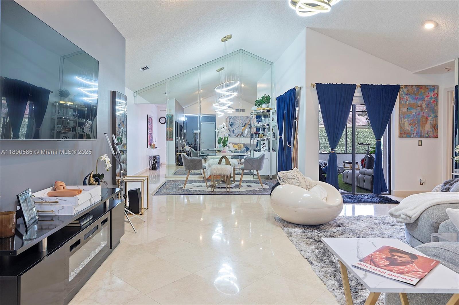 COUNTRY ISLES - Residential Lease