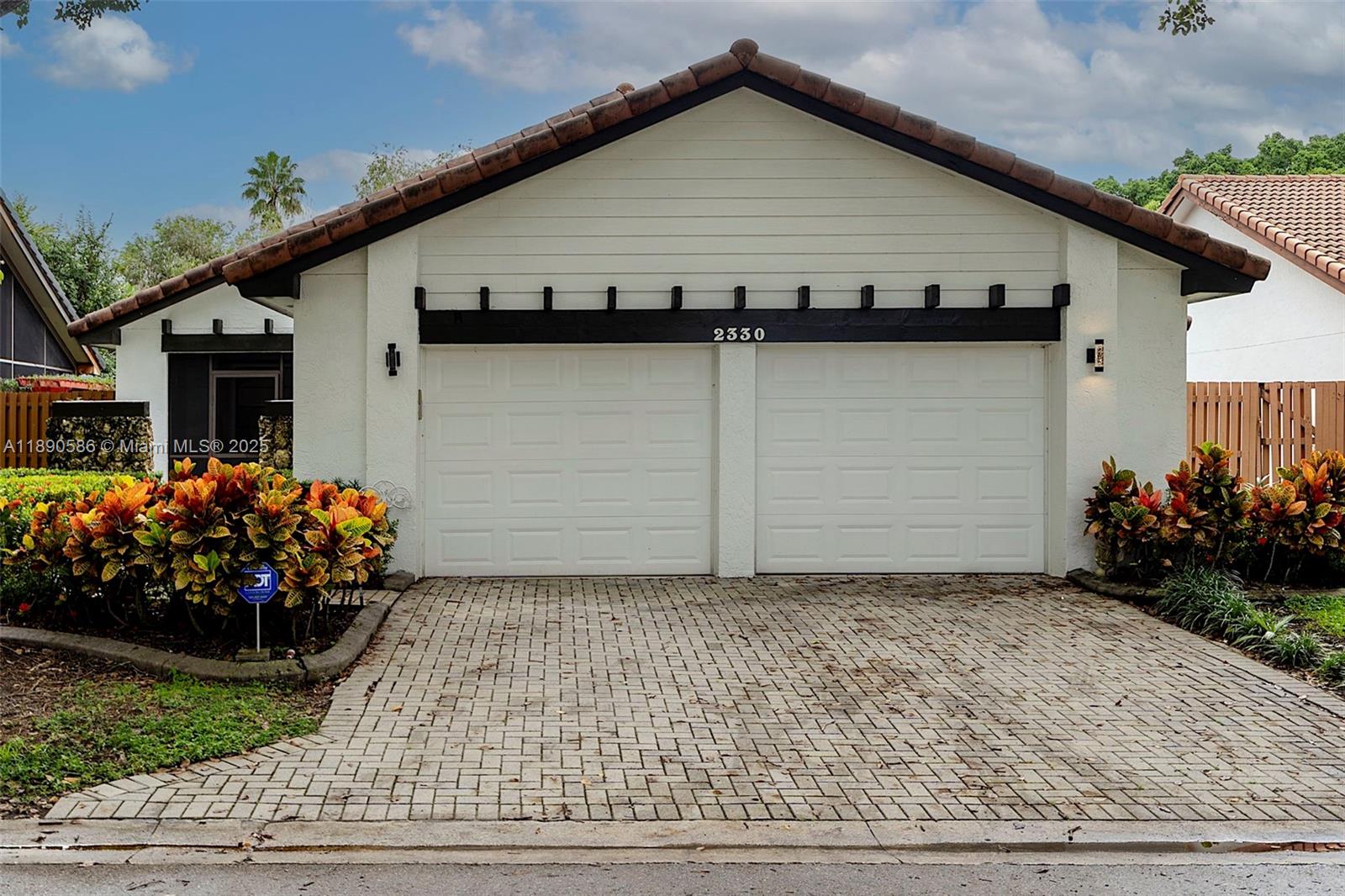 COUNTRY ISLES - Residential Lease