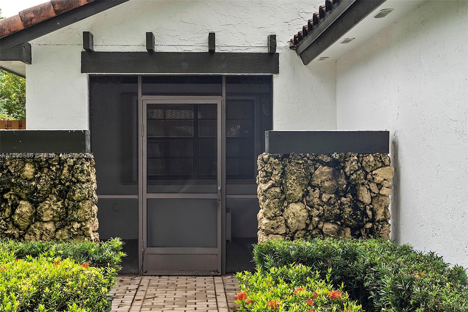 COUNTRY ISLES - Residential Lease