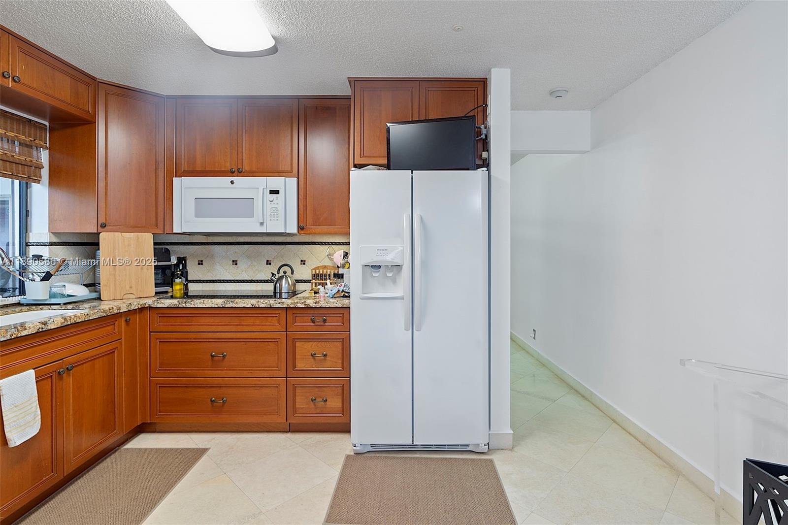 COUNTRY ISLES - Residential Lease