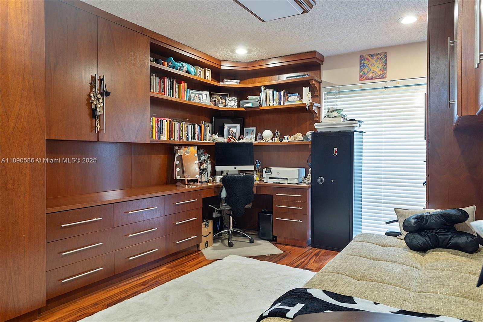 COUNTRY ISLES - Residential Lease