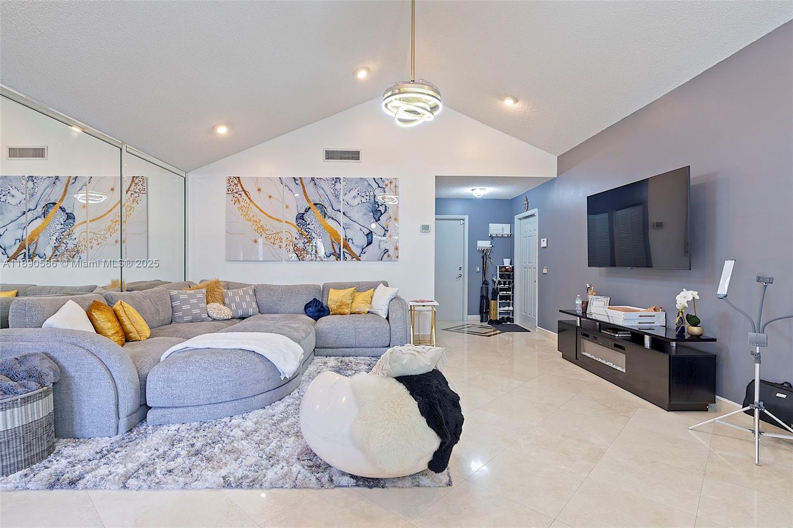 COUNTRY ISLES - Residential Lease