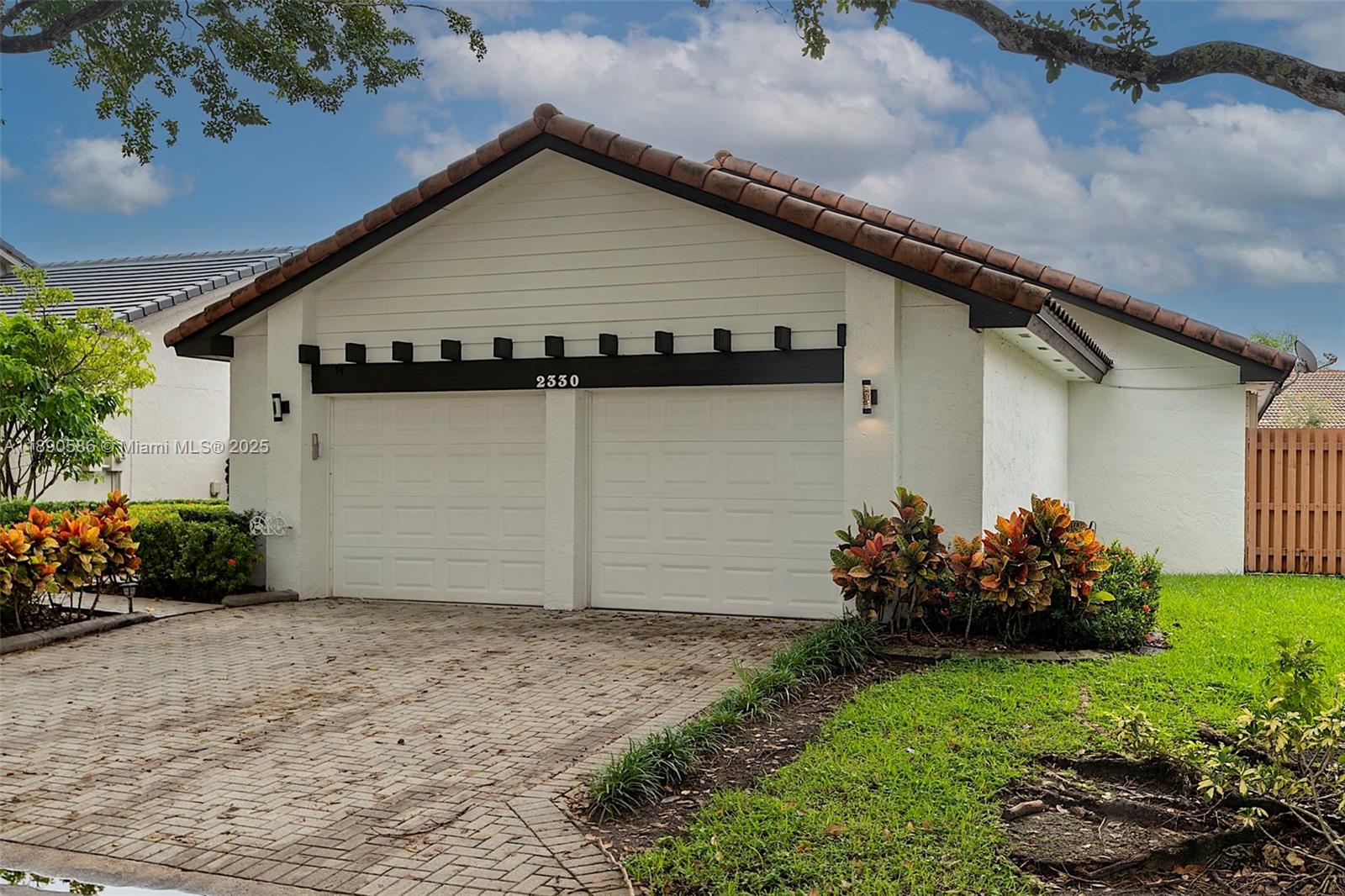 COUNTRY ISLES - Residential Lease