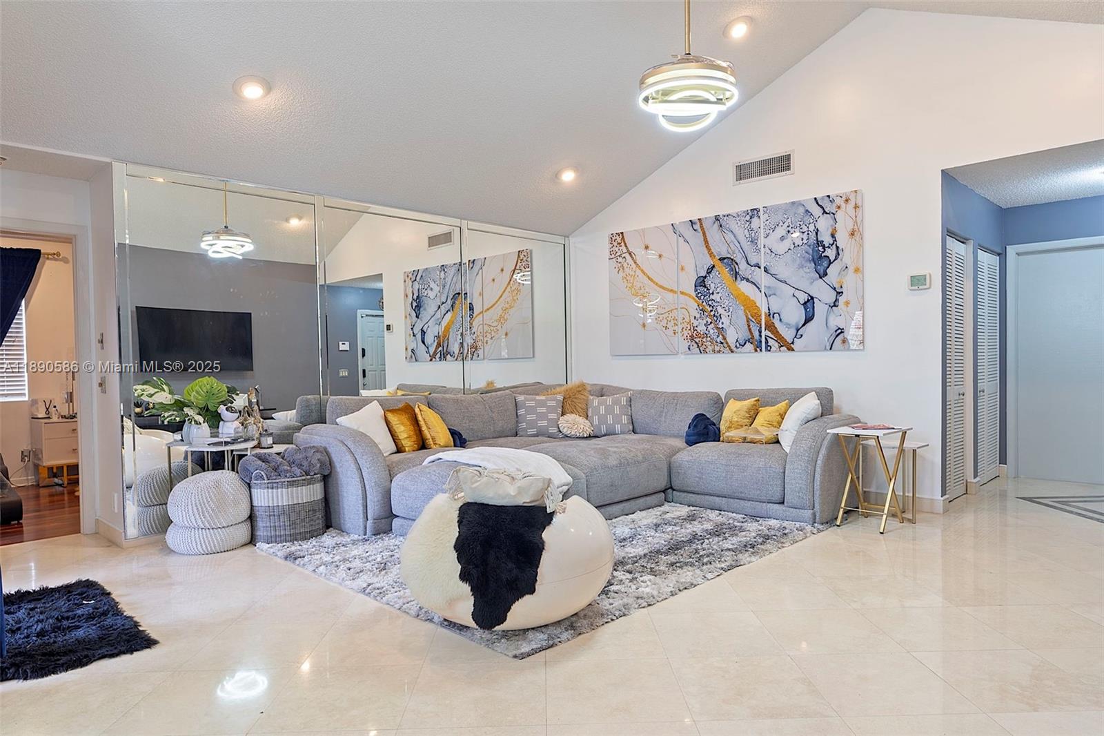 COUNTRY ISLES - Residential Lease