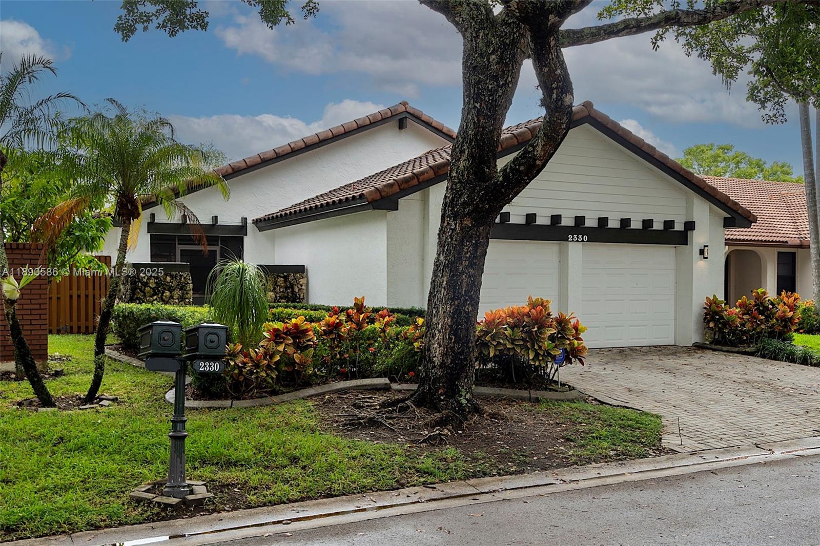 COUNTRY ISLES - Residential Lease