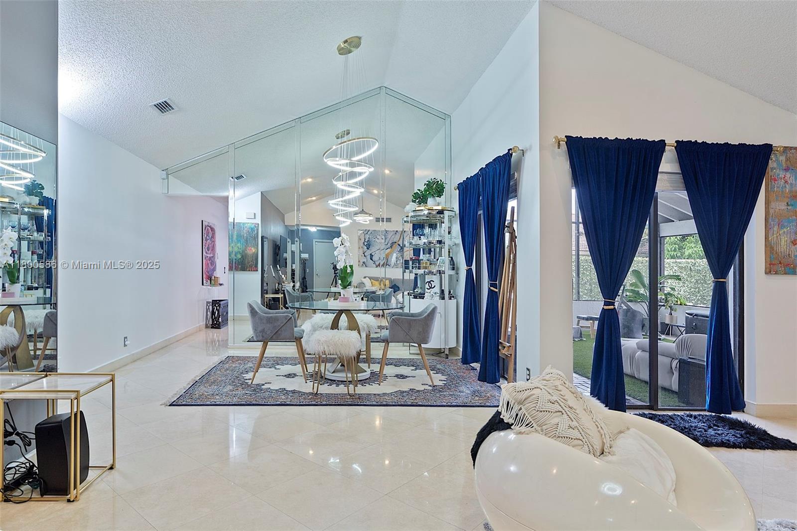 COUNTRY ISLES - Residential Lease