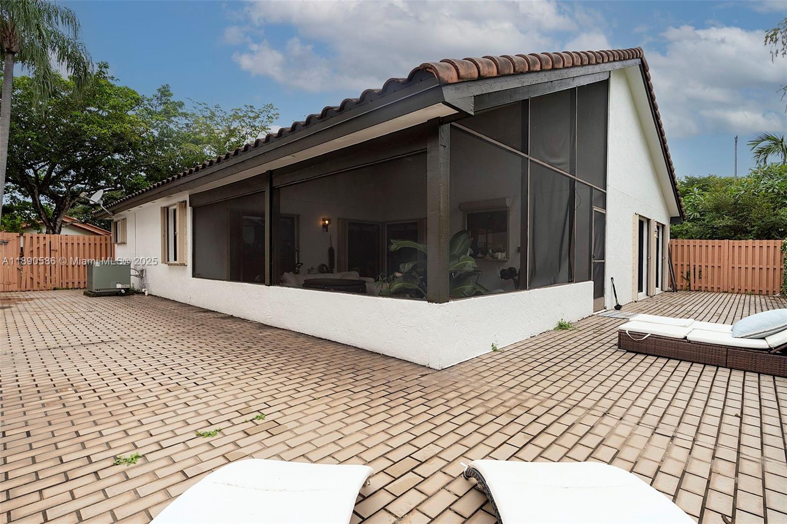 COUNTRY ISLES - Residential Lease