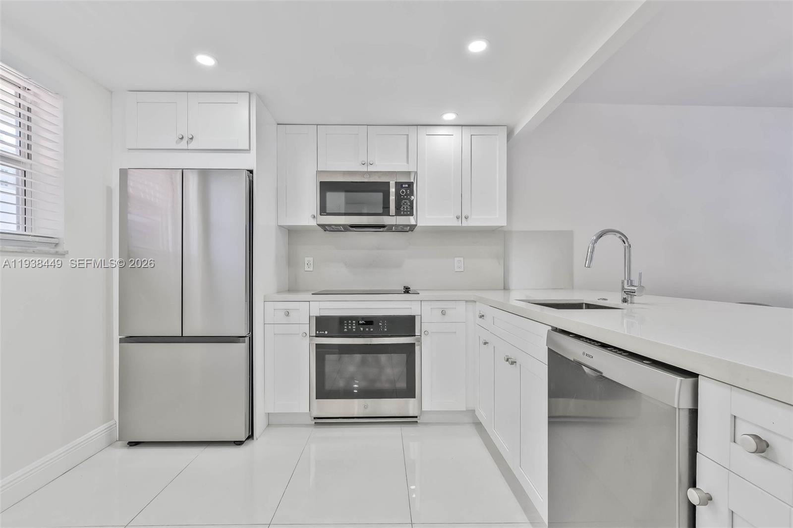 100 Edgewater Dr 204