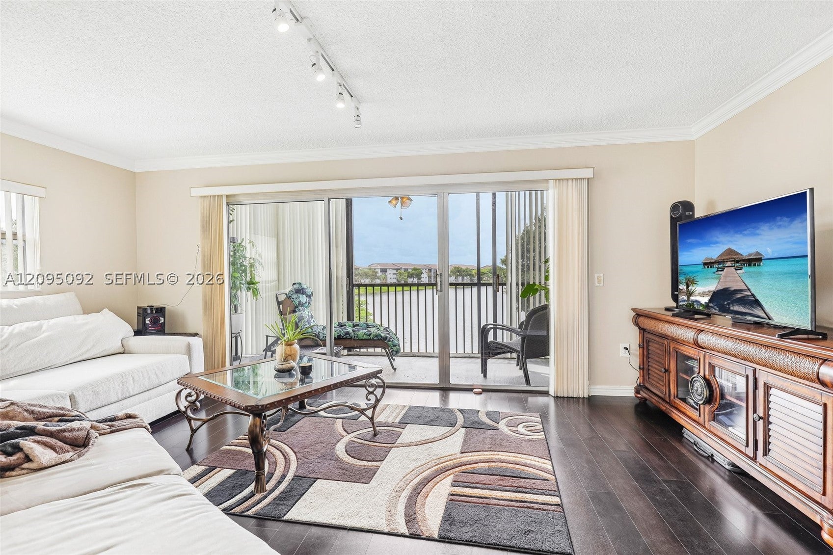 13800 SW 5th Ct 301M, Pembroke Pines, FL, 33027/$295,000 4 13800 SW 5th Ct 301M