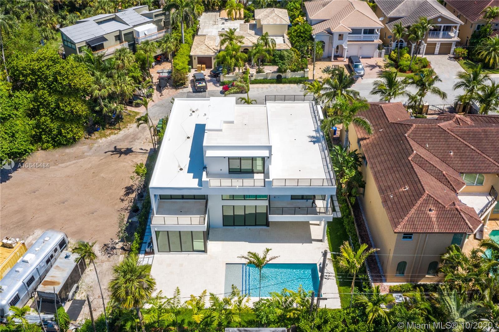 Las Olas By The Sea - Residential