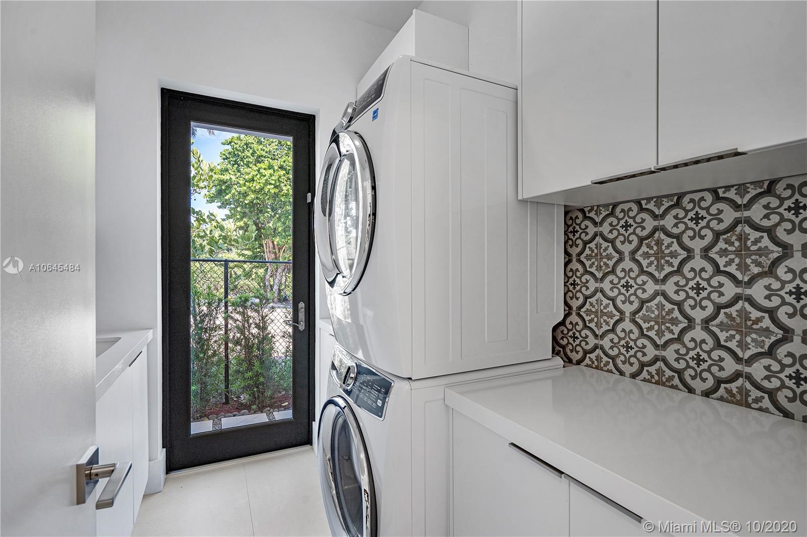 Las Olas By The Sea - Residential