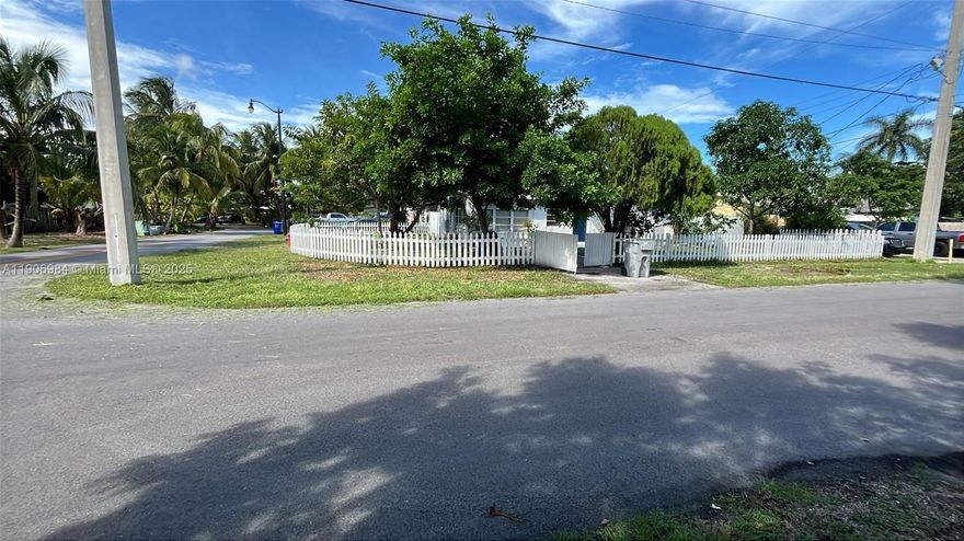 Beautiful corner house for rent   2 bed,  1 bath plus Florida room and laundry facility inside. Very soon impact windows will be installed .
New floor
New A.C System
New roof
New kitchen
New laundry machine
New dryer machine
Plenty parking spaces, great amazing front yard and back yard for BBQ also and much much, Don't missed this opportunity to live in a great area of Pompano Beach City