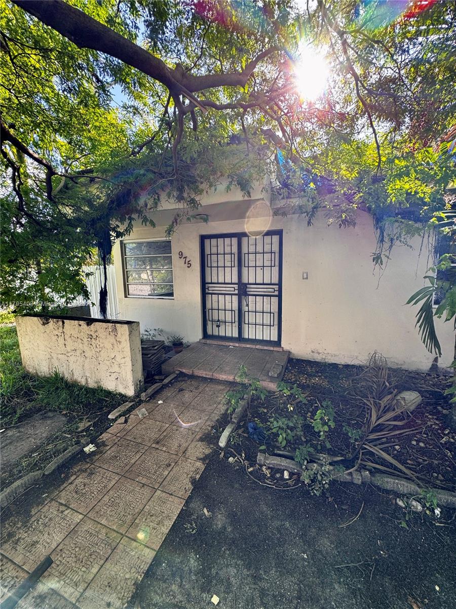 Property for Sale at 975 Sw 89th Ave, Miami, Broward County, Florida - Bedrooms: 2 
Bathrooms: 2  - $399,999