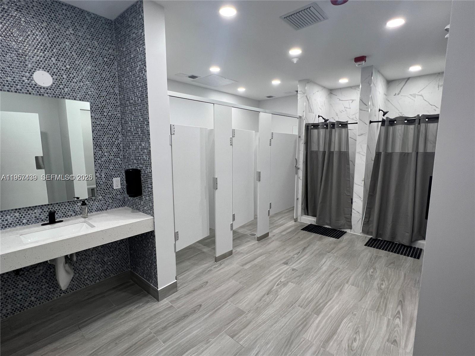 PLAZA OF AMERICAS CONDO P - Residential