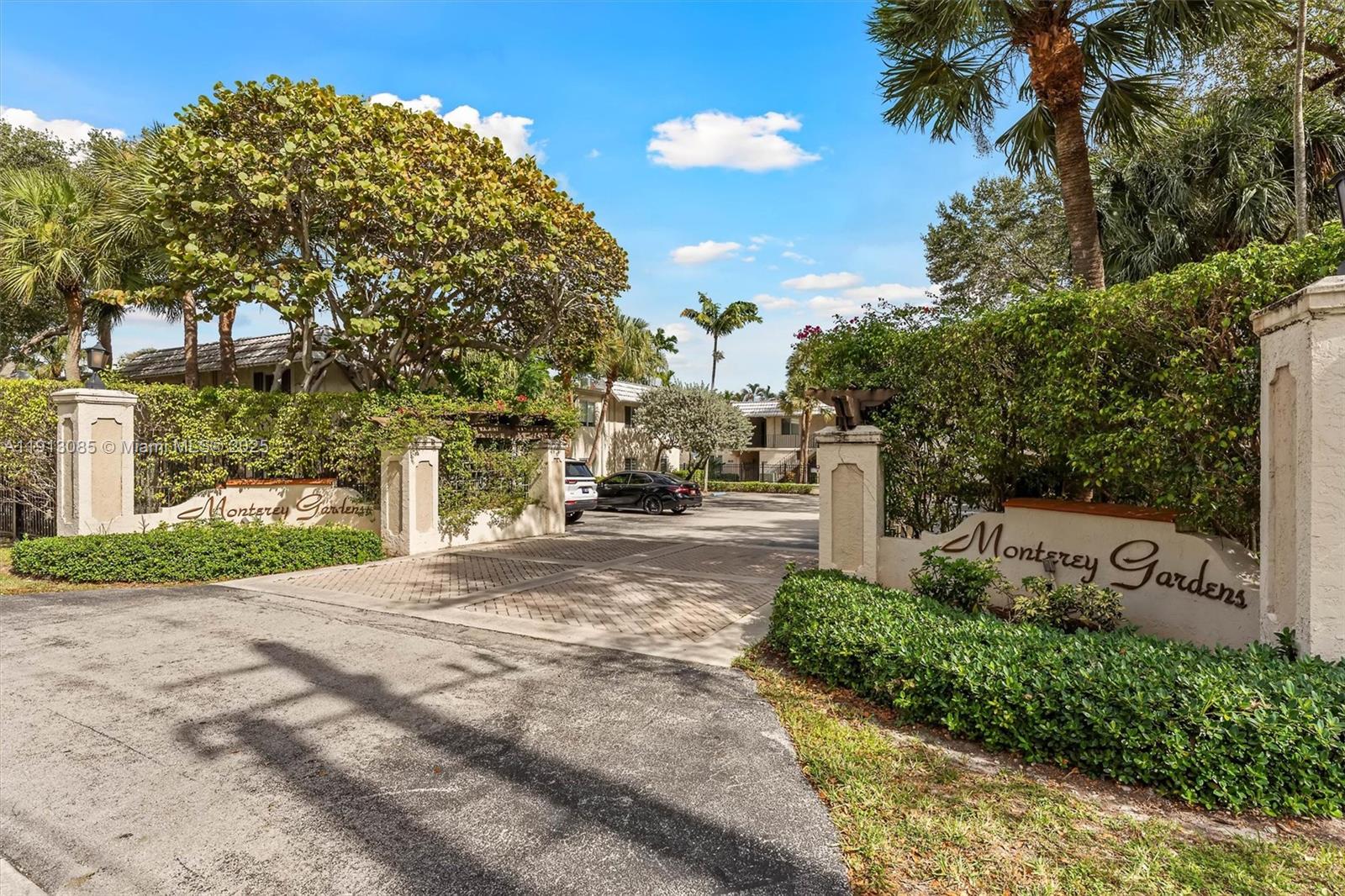 MONTEREY GARDENS OF PINEC - Residential