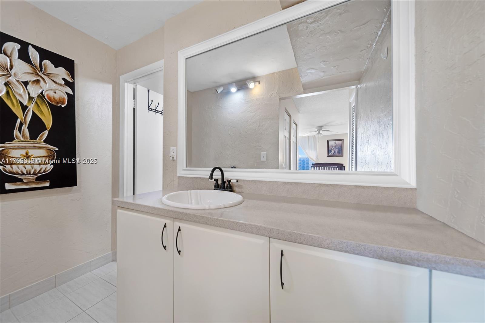 ALLINGTON TOWERS CONDO - Residential Lease