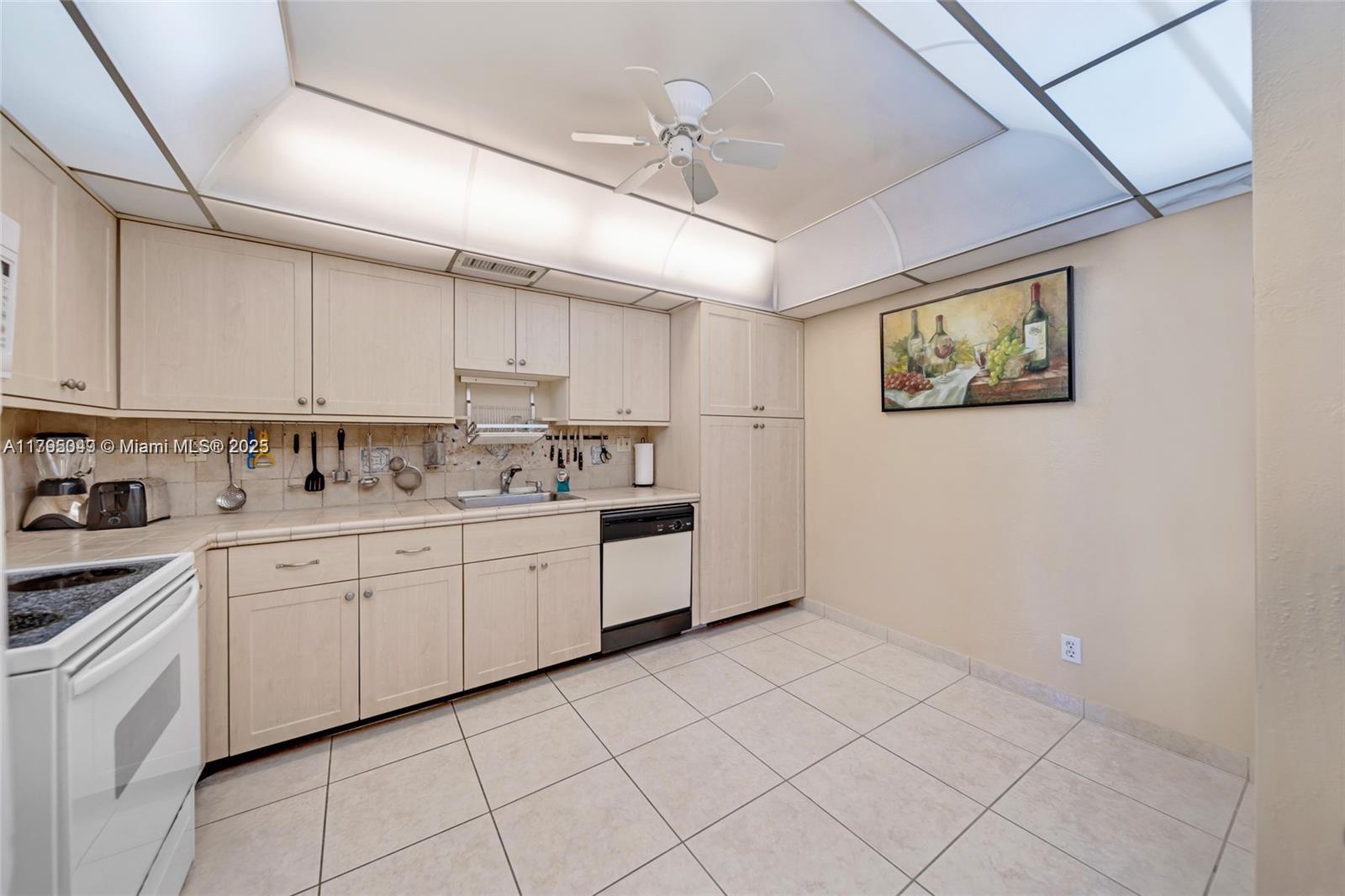 ALLINGTON TOWERS CONDO - Residential Lease