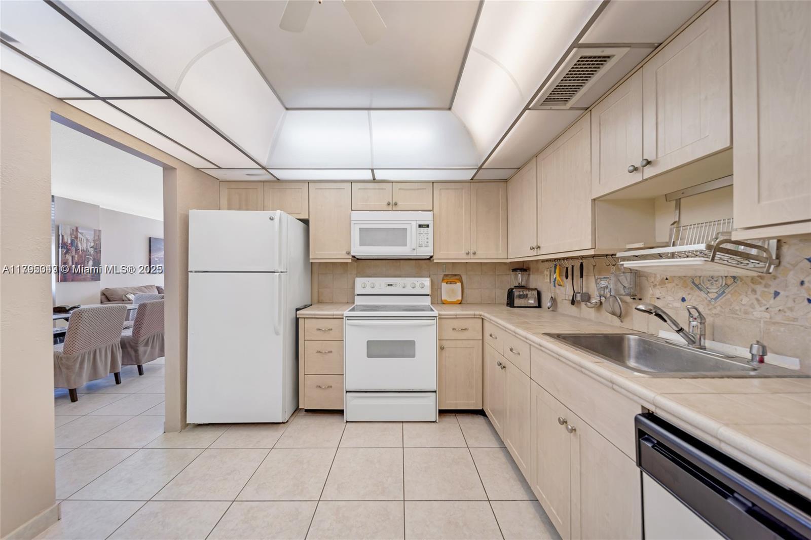 ALLINGTON TOWERS CONDO - Residential Lease