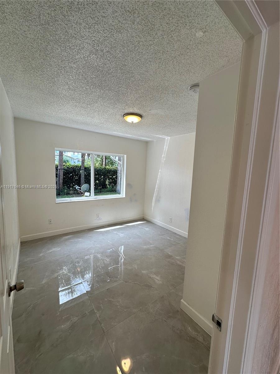 CRYSTAL LAKE 1ST SEC - Residential Lease