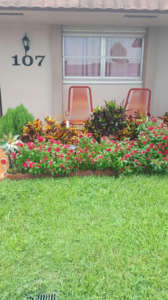 CRESTHAVEN CONDO TOWNHOME - Residential