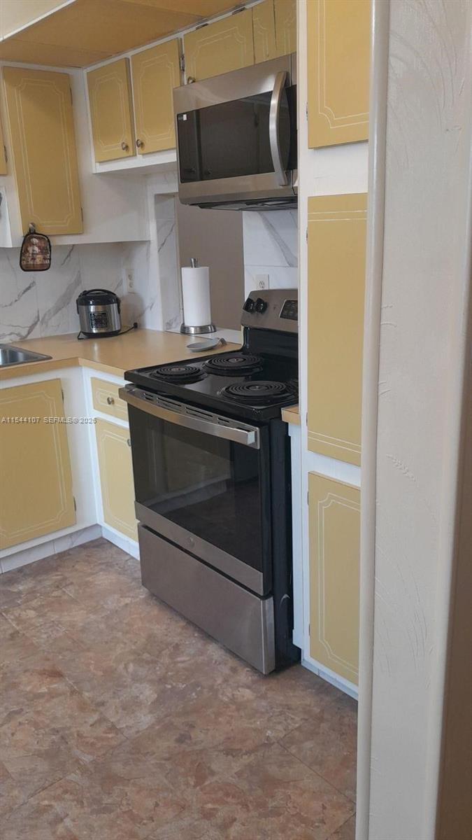 CRESTHAVEN CONDO TOWNHOME - Residential