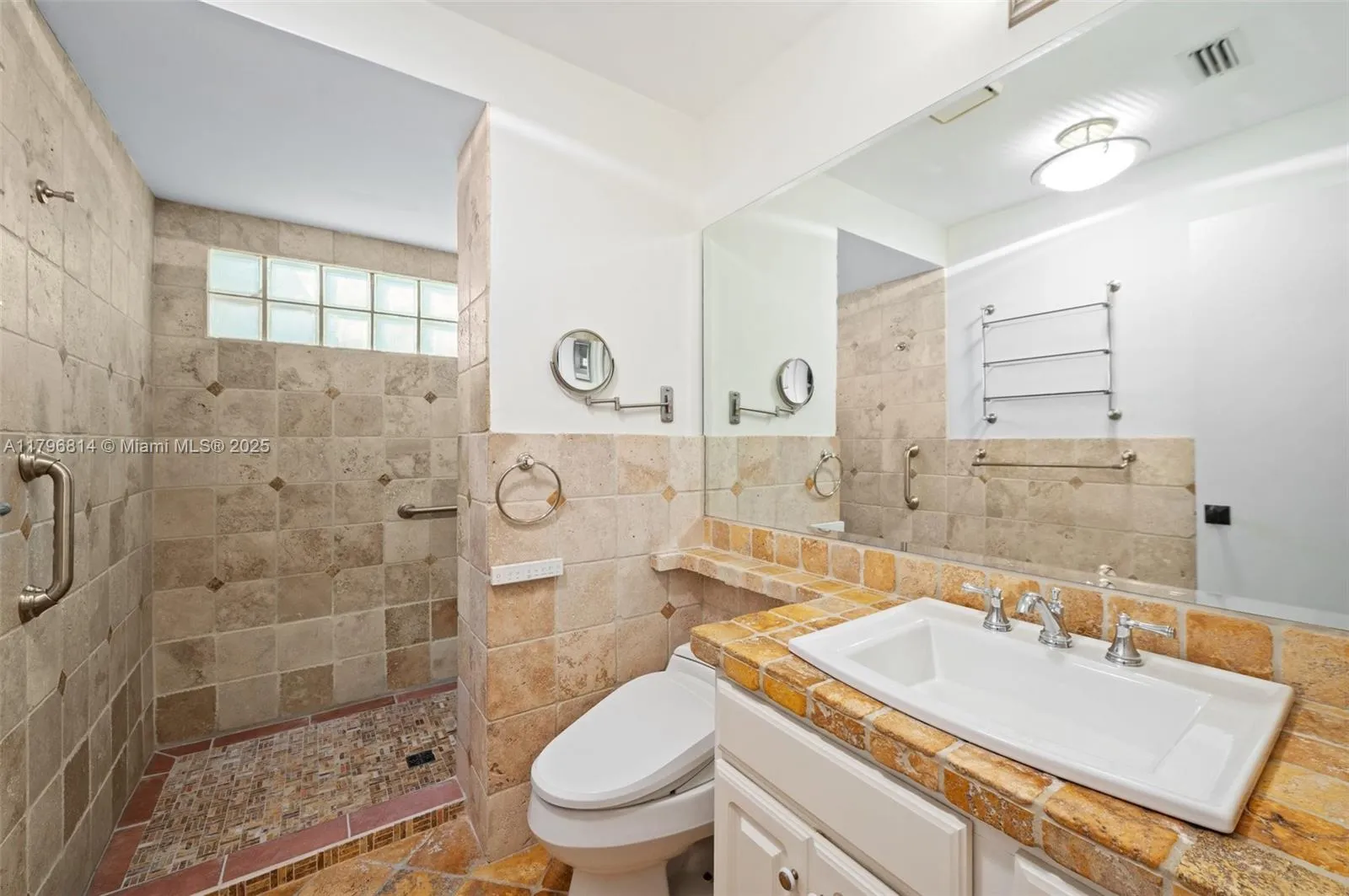 Miami, Florida 33133, United States, 3 Bedrooms Bedrooms, ,2 BathroomsBathrooms,Residential,Active,123262