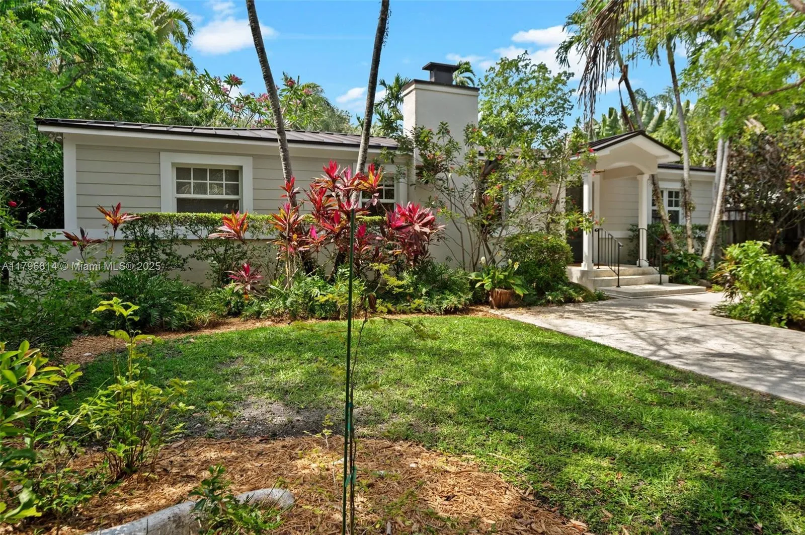 Miami, Florida 33133, United States, 3 Bedrooms Bedrooms, ,2 BathroomsBathrooms,Residential,Active,123262