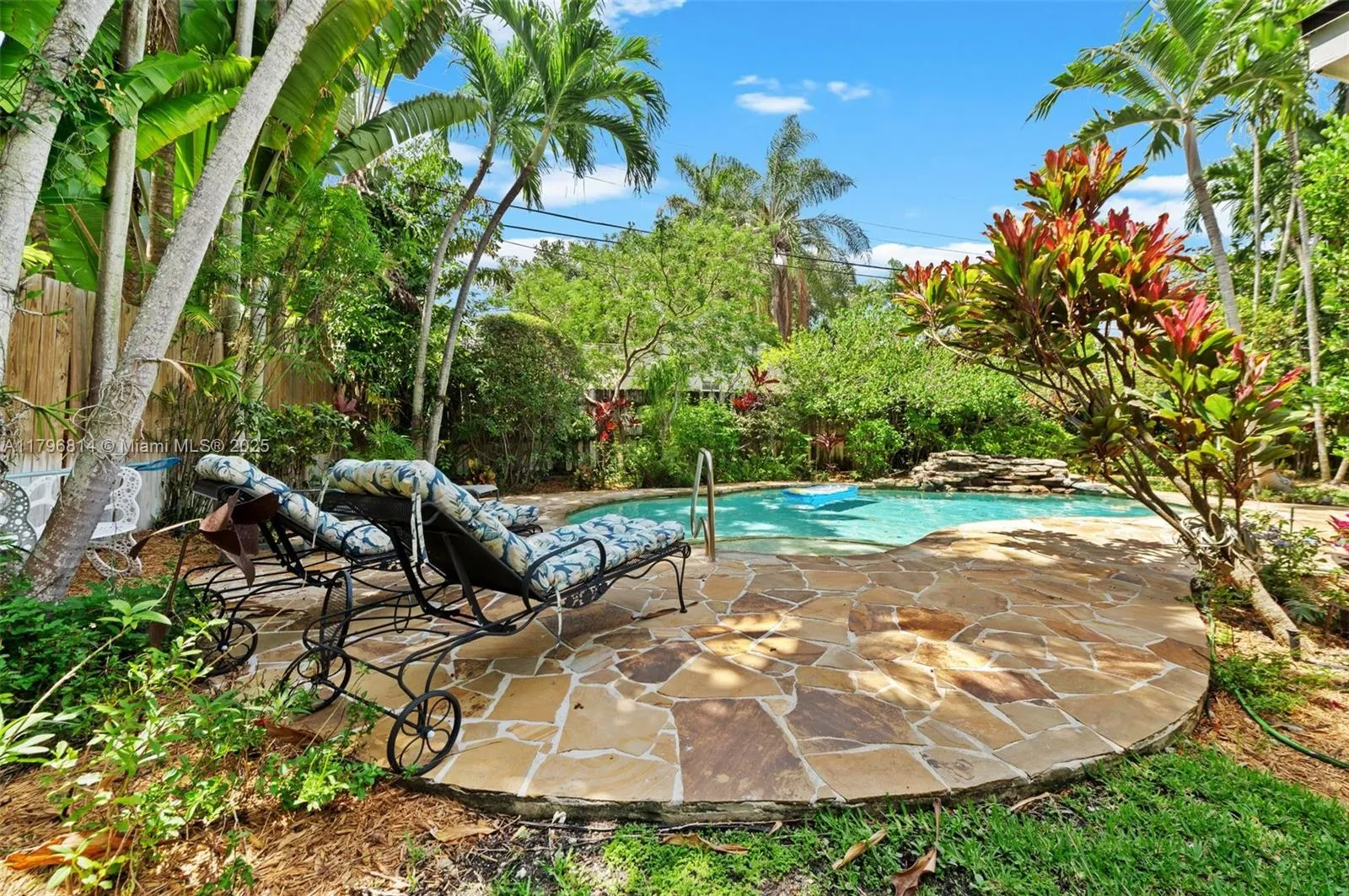 Miami, Florida 33133, United States, 3 Bedrooms Bedrooms, ,2 BathroomsBathrooms,Residential,Active,123262