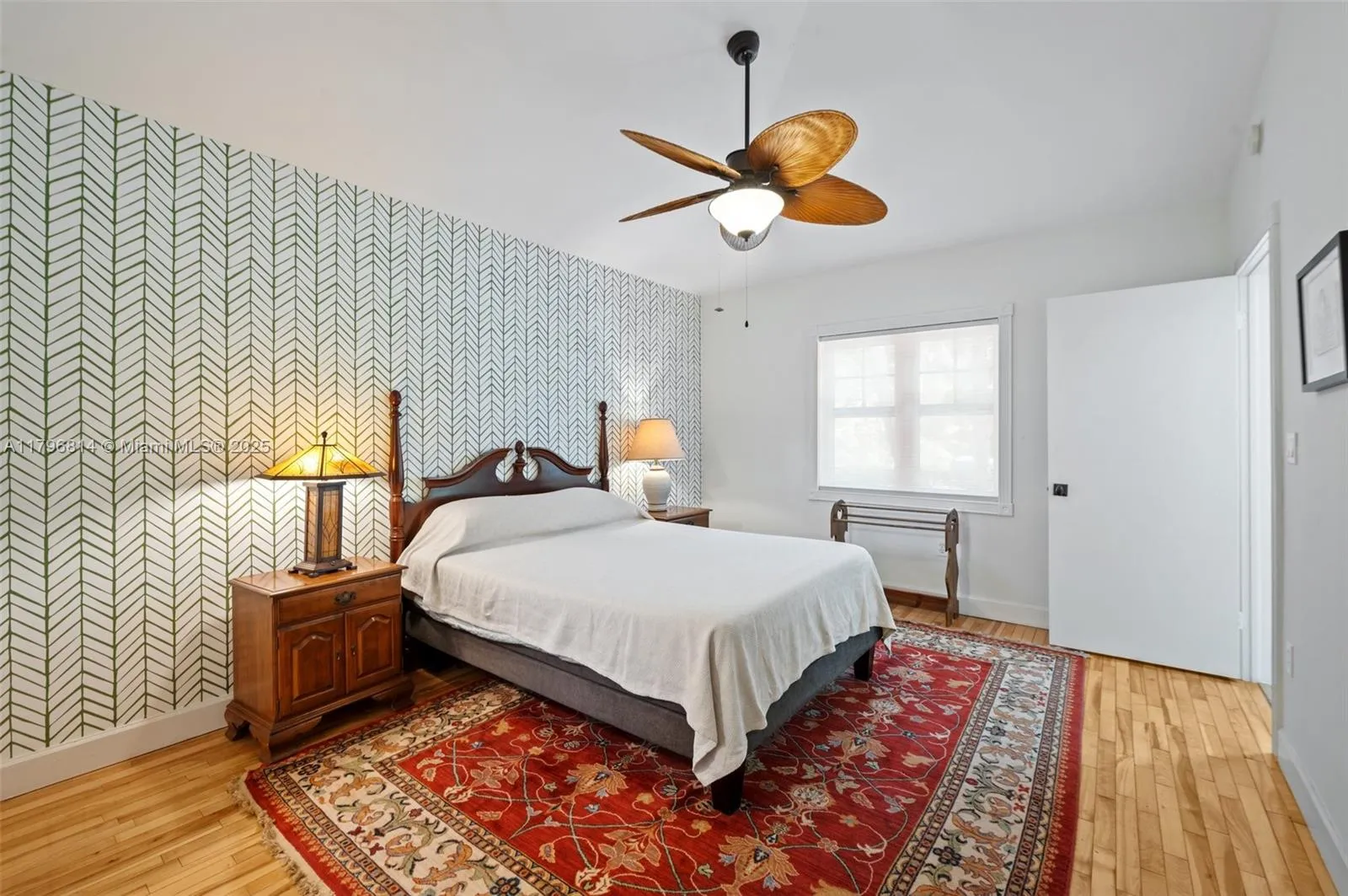 Miami, Florida 33133, United States, 3 Bedrooms Bedrooms, ,2 BathroomsBathrooms,Residential,Active,123262