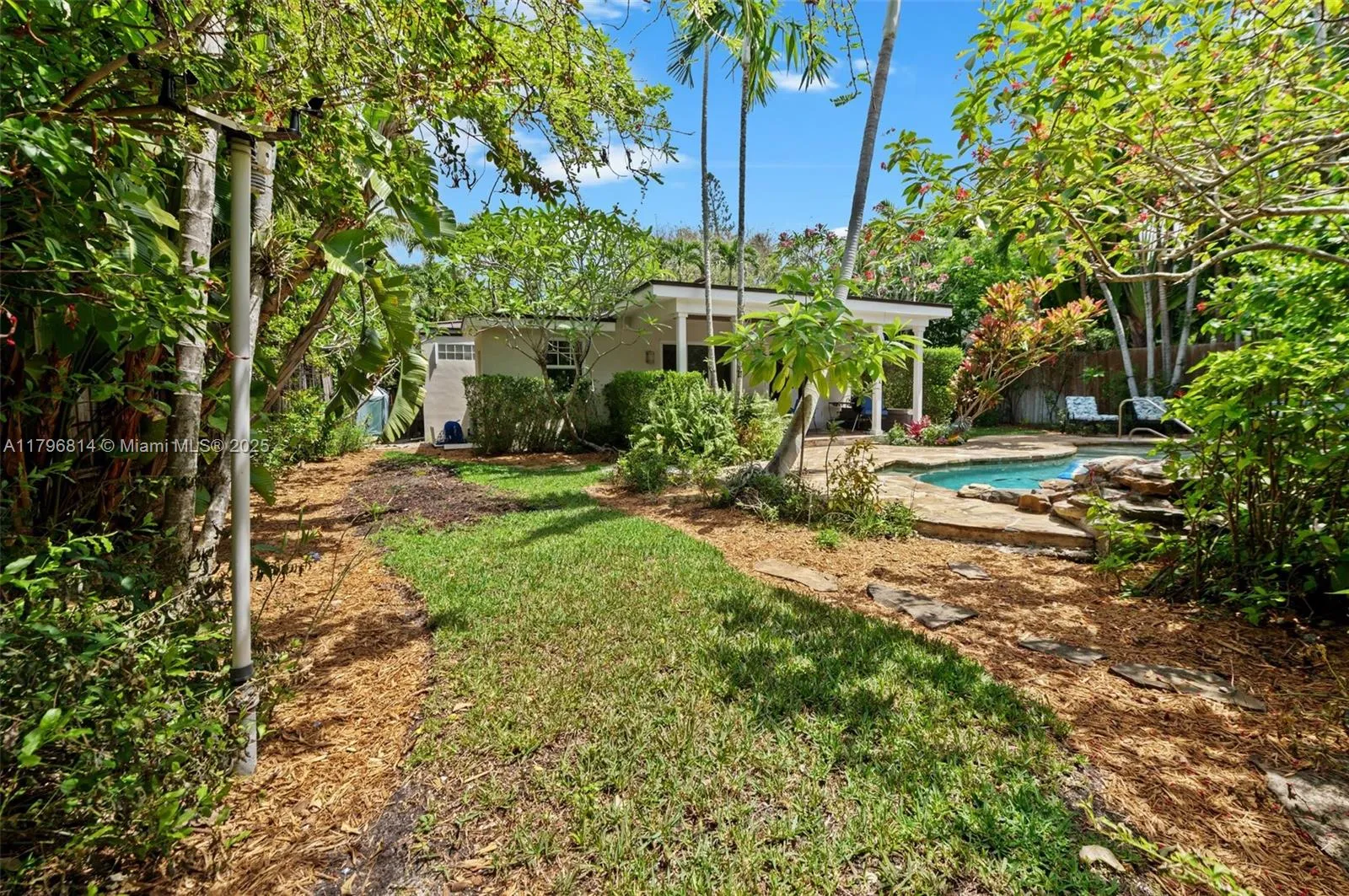 Miami, Florida 33133, United States, 3 Bedrooms Bedrooms, ,2 BathroomsBathrooms,Residential,Active,123262