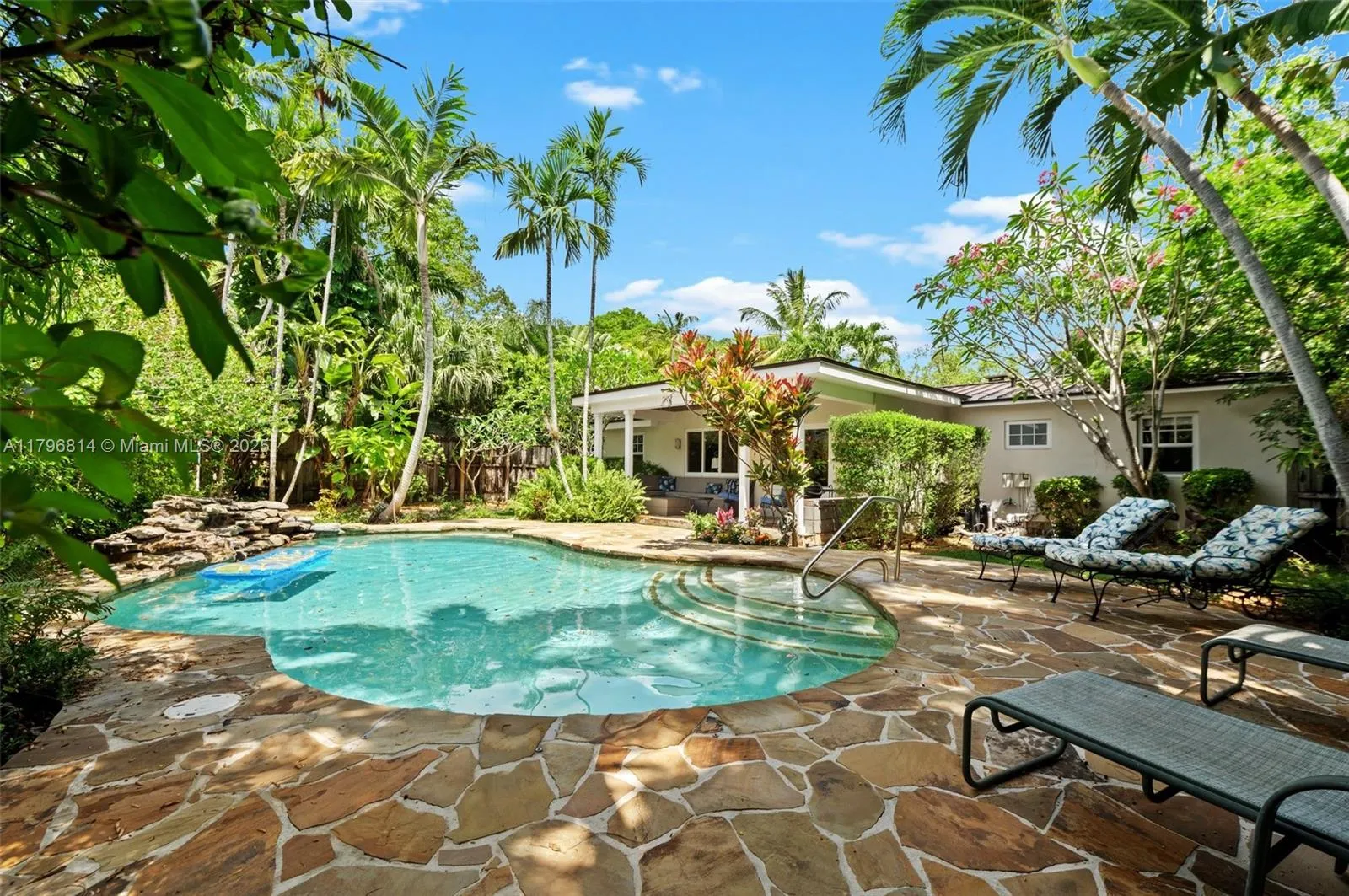 Miami, Florida 33133, United States, 3 Bedrooms Bedrooms, ,2 BathroomsBathrooms,Residential,Active,123262