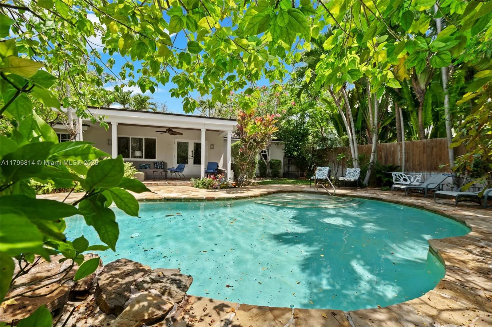 Miami, Florida 33133, United States, 3 Bedrooms Bedrooms, ,2 BathroomsBathrooms,Residential,Active,123262